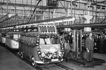 Kliknij, aby powiększyć Volkswagen Transporter ma już 65 lat